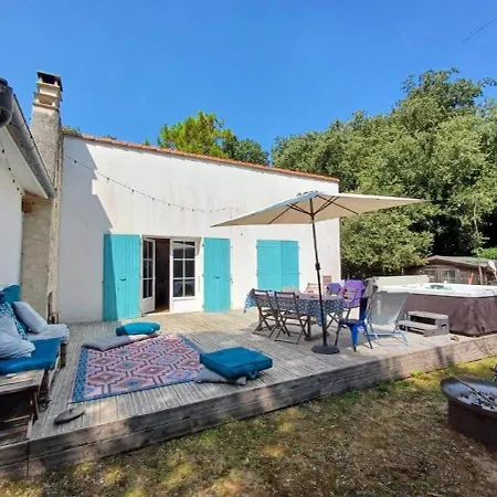 La Forestiere Avec Jacuzzi Pour 6 Personnes Holiday home *